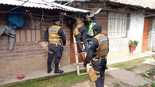 “No tengo fuerzas para abrir la puerta”: Serenos y policías rescatan a anciana enferma que quedó encerrada, en Huancayo