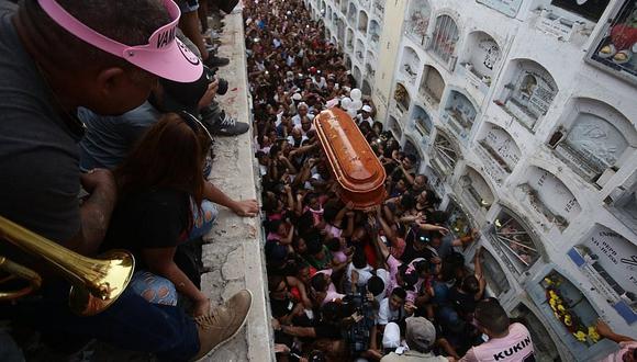 Hinchas dieron último adiós: 'Kukín' Flores ya descansa en paz (VIDEO y FOTOS)