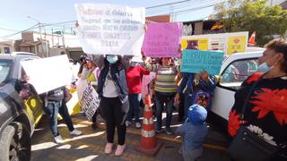 Dos protestas simultáneas contra gobernadora de Arequipa por falta de culminación de obras 