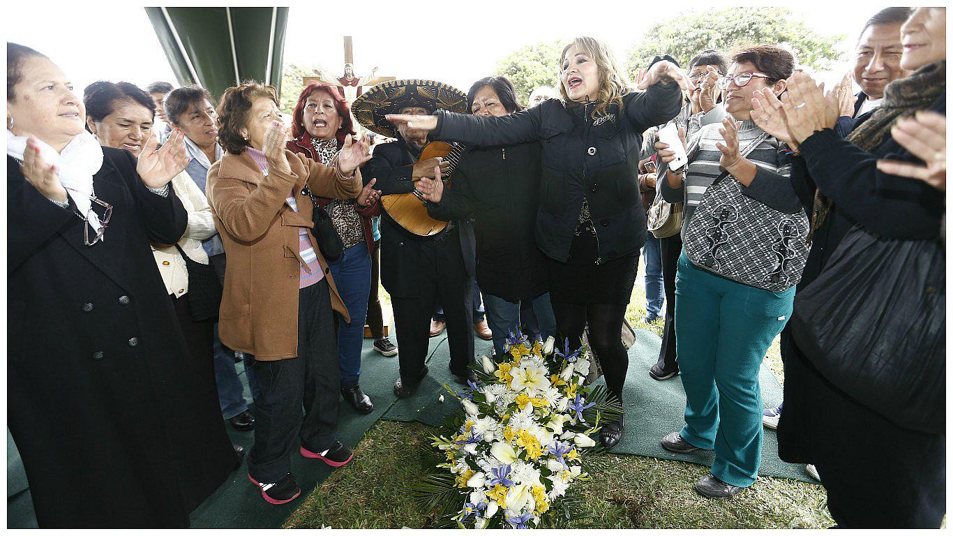 Luis Abanto Morales: despidieron al cantautor al ritmo de “Cholo soy”