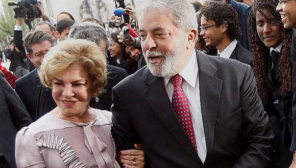 Esposa de Lula es internada por derrame cerebral