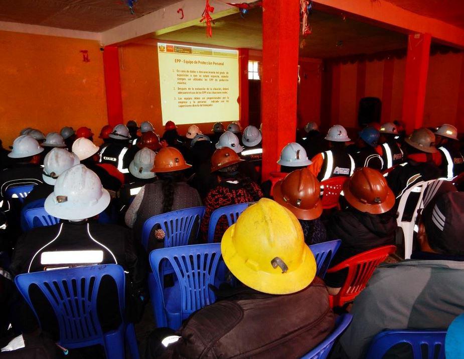 Ananea: Mineros se capacitan en seguridad minera y medio ambiente