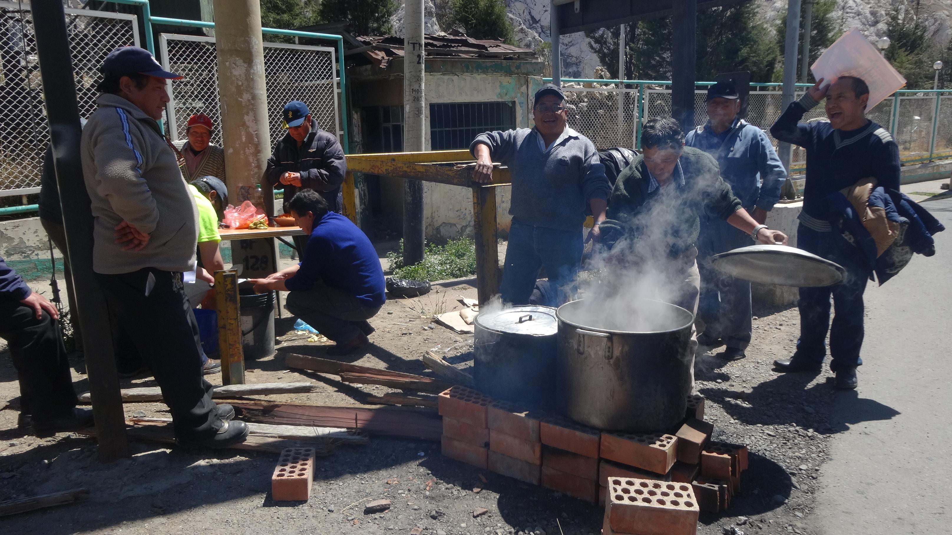 La Oroya: con ollas comunes esperan junta de acreedores