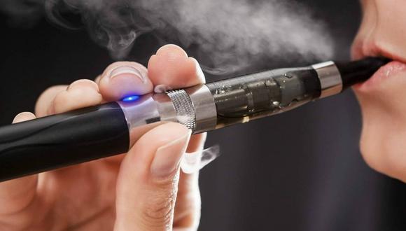 ​Cigarrillos electrónicos con saborizantes inducen a fumar a los jóvenes