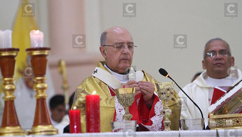 Huancayo recibe a futuro cardenal Pedro Barreto con canción mundialista (VIDEO)