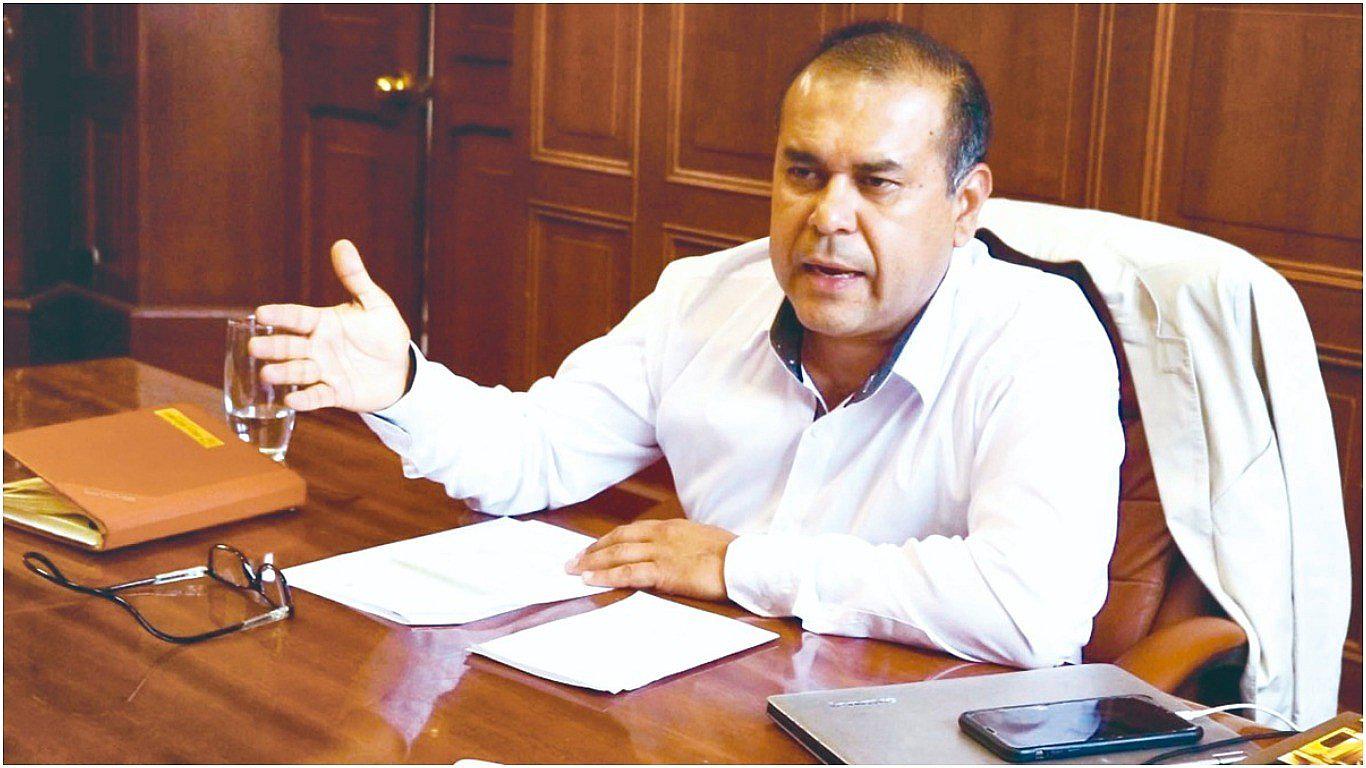 Alcalde es accionista de una empresa de carga pesada