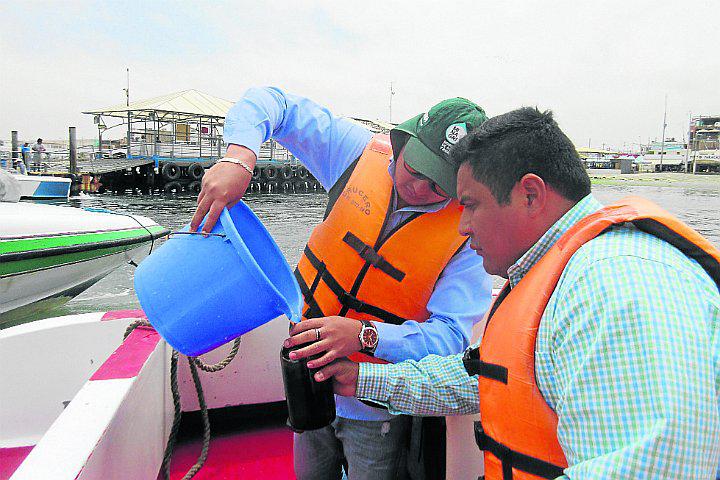 Realizan monitoreo en el litoral del mar de Paracas ante posible contaminación