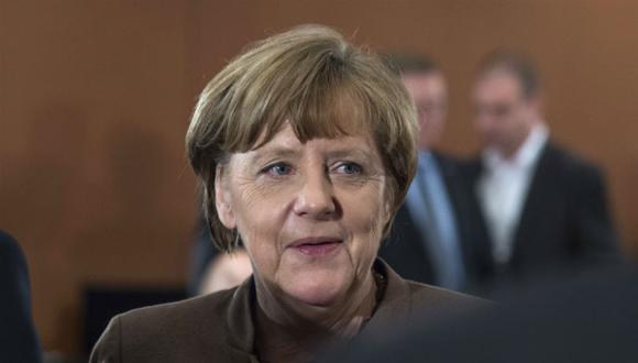 Angela Merkel adopta medida para reducir flujo migratorio