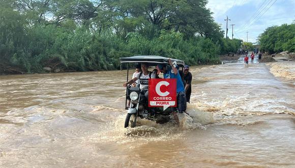 Diversas zonas de la provincia han amanecido inundadas tras la fuerte lluvia que duró más de seis horas.