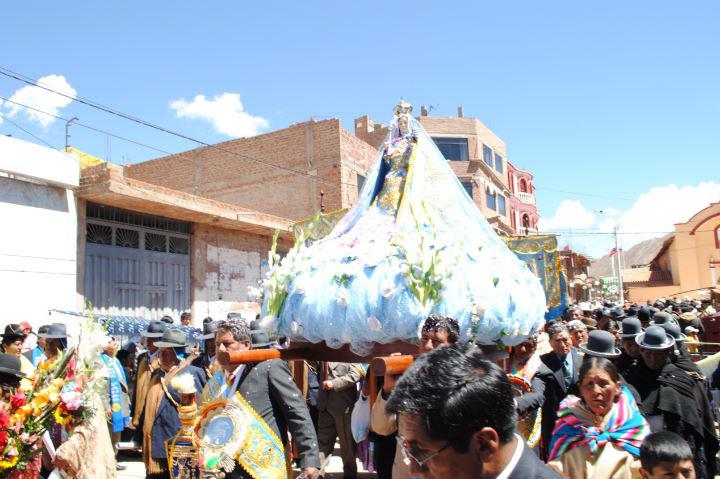 Celebran a la Virgen de la Natividad en Desaguadero (Puno)