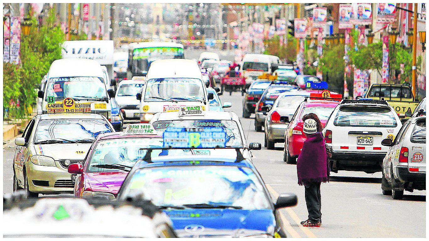 Huancayo: ​Caos en la ciudad por alta densidad vehicular en transporte público 