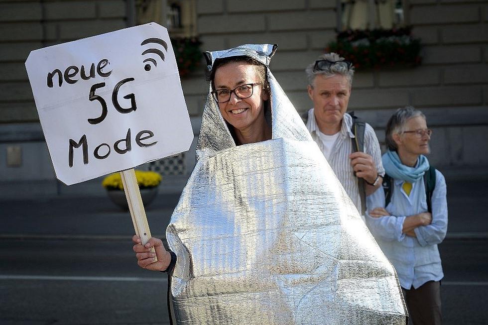 Miles de personas protestan contra la implantación del 5G (FOTOS)