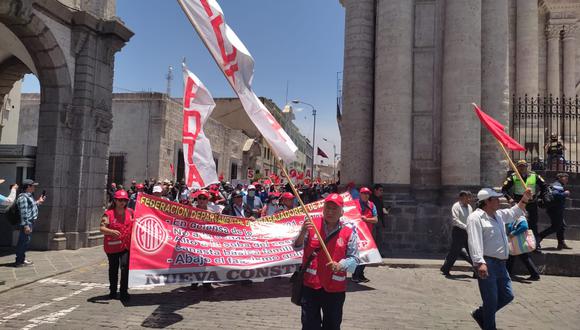 Manifestantes hicieron su ingreso a la Plaza de Armas. (Foto:GEC)