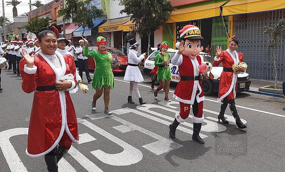 Policía se viste de Papá Noel en Tacna