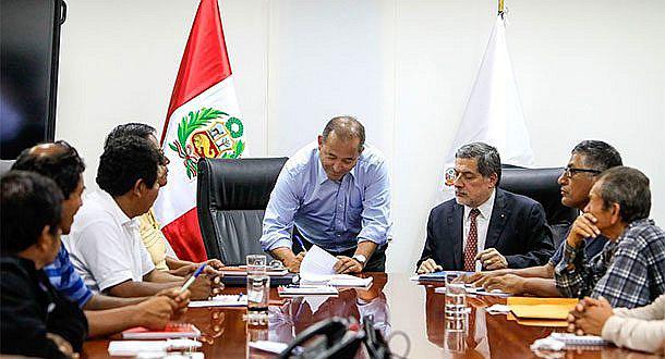 Ministro de Producción ofreció a pescadores artesanales destituir a viceministro para levantar huelga