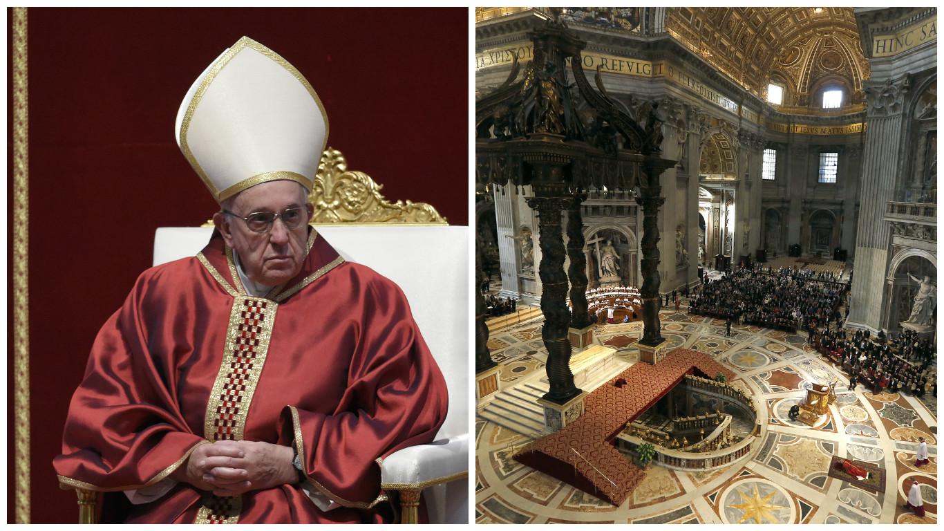 Papa Francisco preside la ceremonia de la Pasión de Cristo en el Vaticano