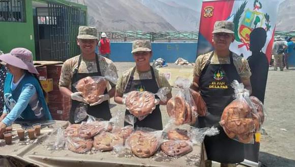 Personal del Ejército preparo 2 mil panes. (Foto: Difusión)