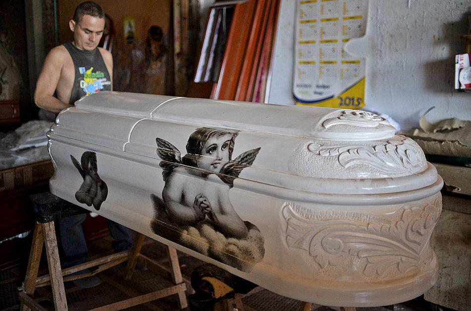 Con "ataúdes ecológicos" salvan centenares de árboles