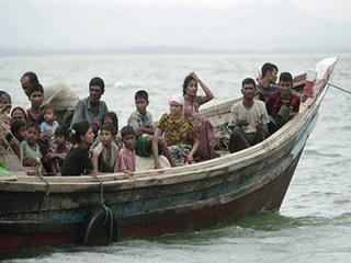 Barco con centenar de personas se hunde en Bangladesh