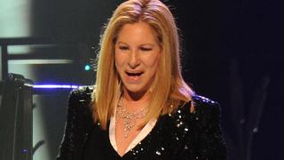 Barbra Streisand le rinde homenaje al personal médico (VIDEO)