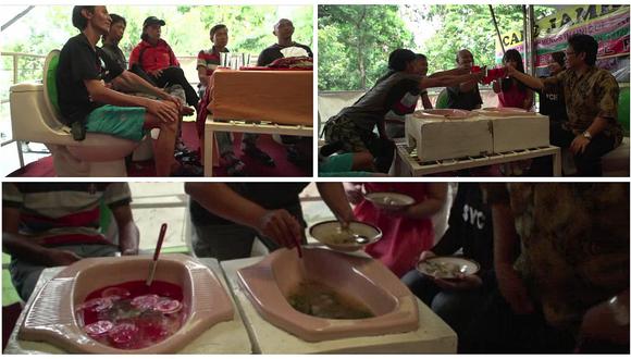 Indonesia: Restaurante sirve comida en letrinas para educar a sus clientes (VIDEO)