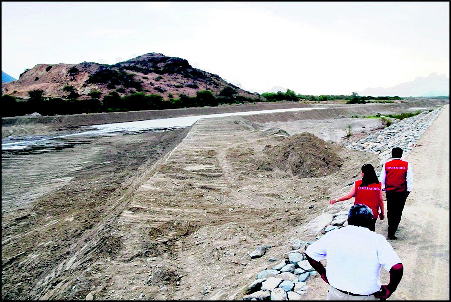 Descolmatación de río Olmos presenta riesgos, según la Contraloría