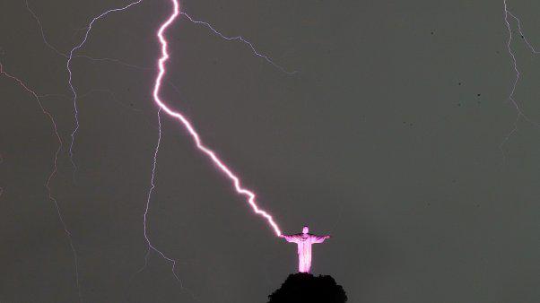 Inician mantenimiento de Cristo Redentor de Río tras ser alcanzado por rayos