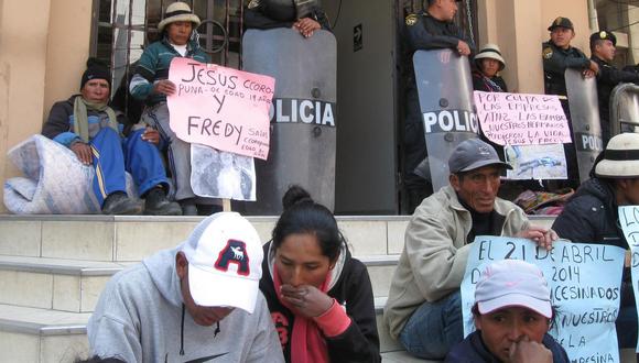 Apurímac: Comuneros de Ccahuapirhua se encadenan en puerta de Corte Superior de Justicia