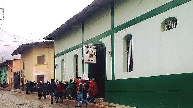 Detienen a cinco presuntos extorsionadores, entre ellos dos mujeres 