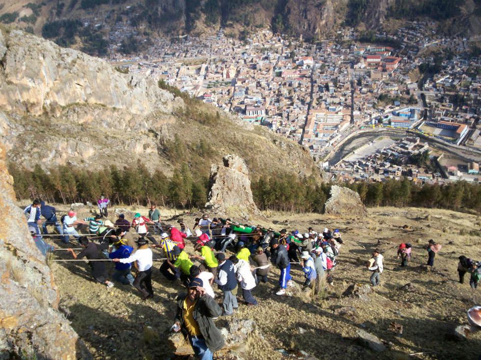 Población realiza tradicional Bajada de Cruces (FOTOS)