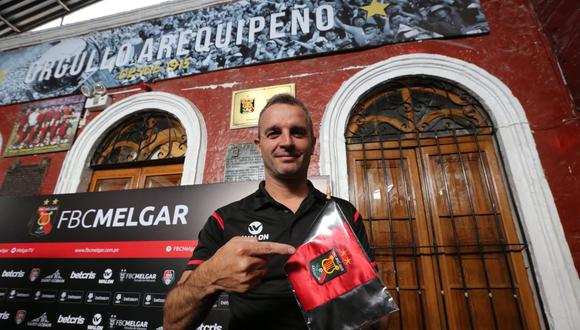 Pablo Lavallén promete su mayor esfuerzo para entrenar al equipo del FBC Melgar| Foto: Leonardo Cuito