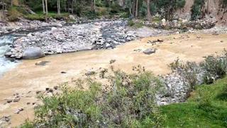 Tras derrame de sedimentos mineros a río Escalera, muerte de peces afecta a tres distritos en Angaraes