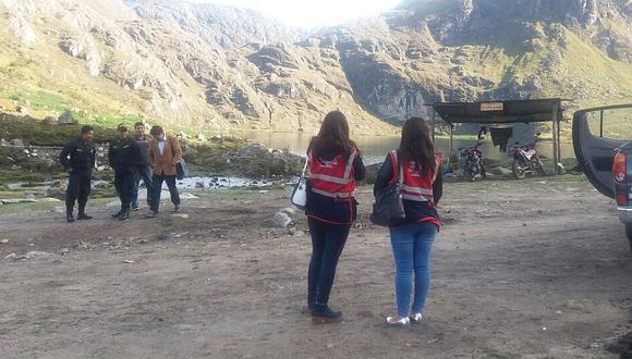 Empresa que construye carretera arroja desmonte en laguna turística de Ambo