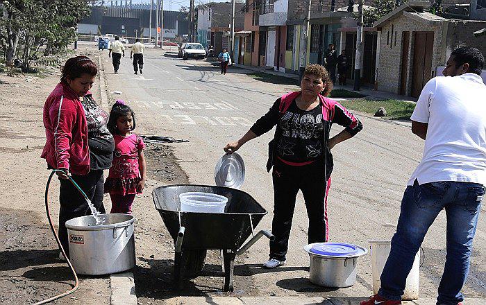 Sedapal: 220,221 hogares sin conexión a red pagan seis veces más por servicio de agua