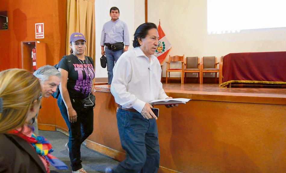 Arequipa: Le gritan asesino a Alejandro Toledo por el "Arequipazo"