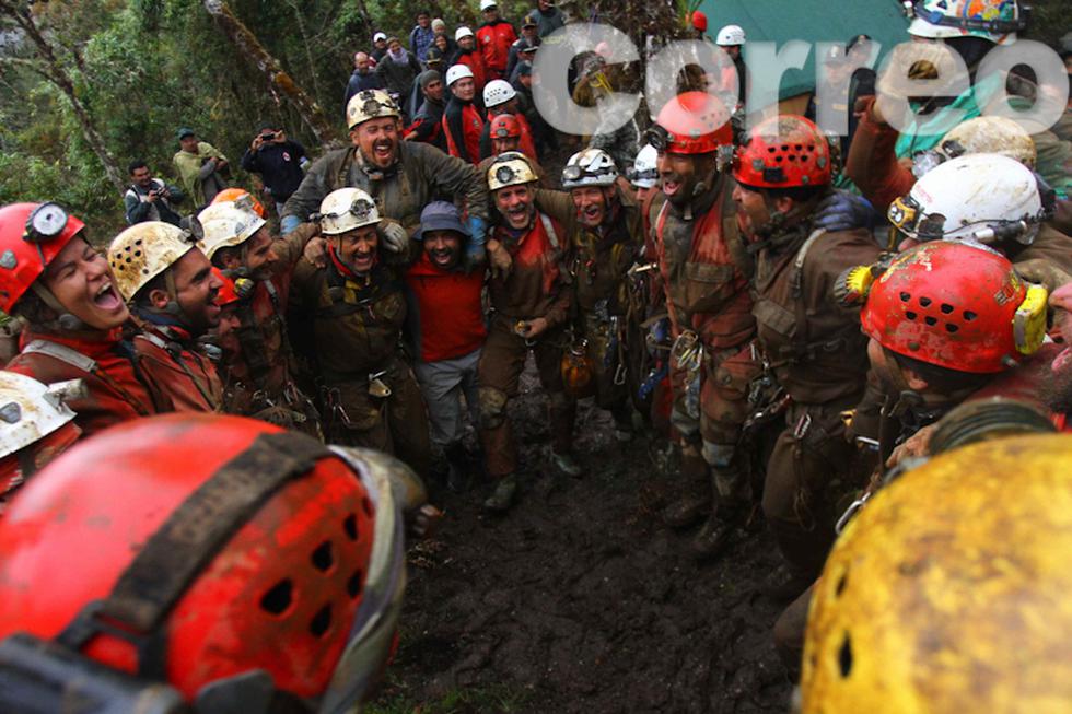 Mira las fotos del rescate a espeleólogo español que estuvo atrapado en cueva profunda