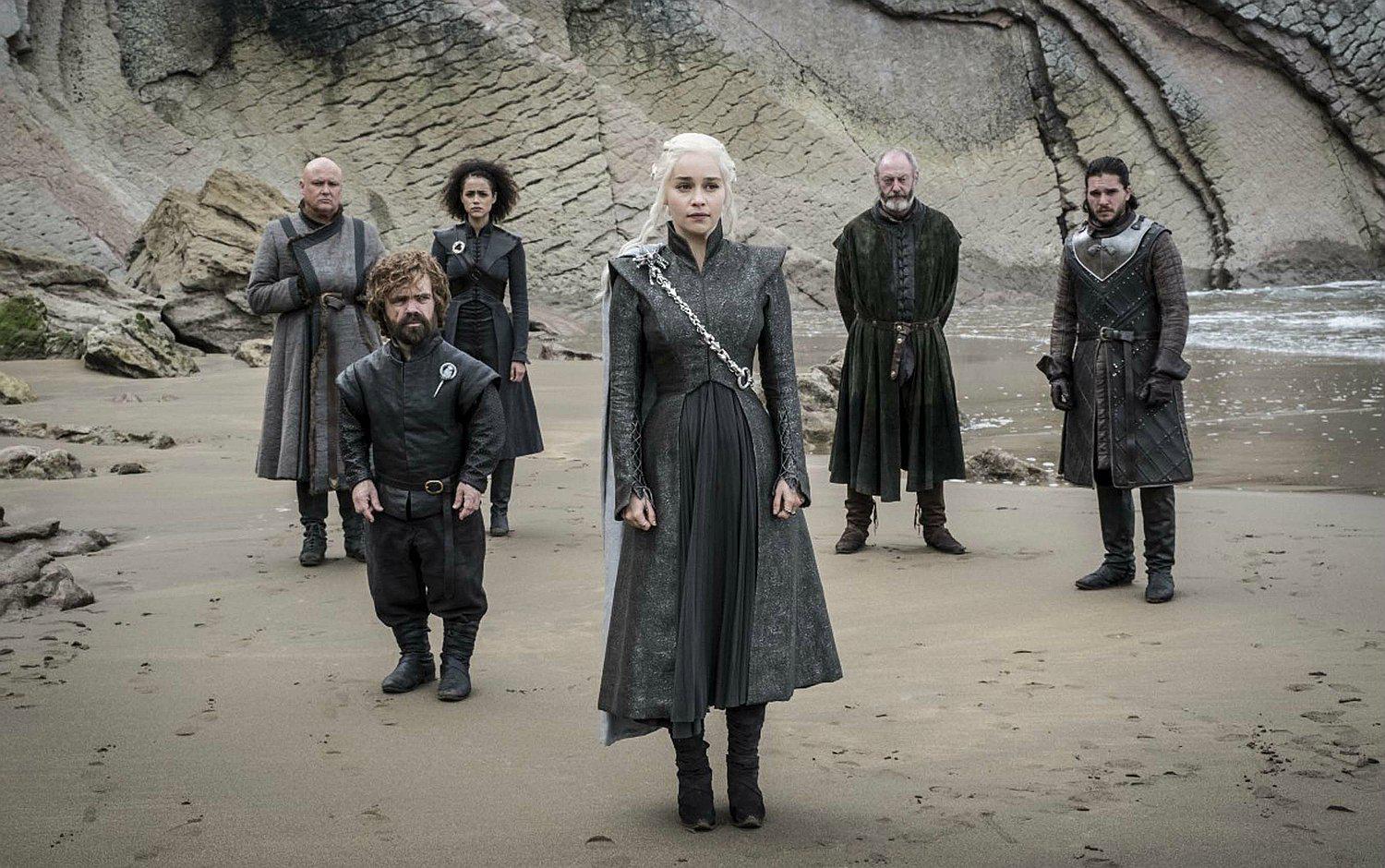 Emilia Clarke revela que actores de Game of Thrones tienen prohibidas las redes sociales