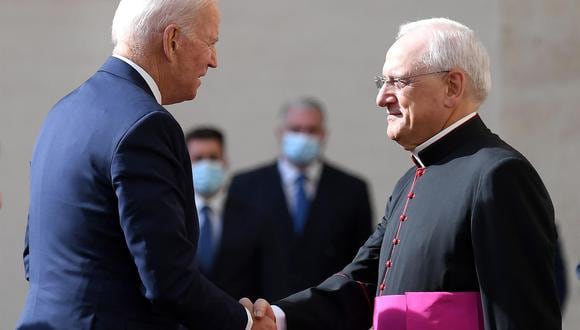 El presidente de los Estados Unidos, Joe Biden (C), llega para una audiencia privada con el Papa Francisco, en el patio de San Damaso en la Ciudad del Vaticano, el 29 de octubre de 2021. (Foto: EFE/EPA/ETTORE FERRARI)