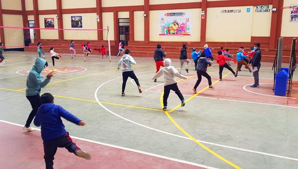 Niños y adolescentes participan en taller de Danza de Tijeras.