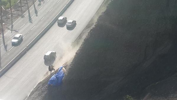 Rescatan a hombre que se estrelló con parapente en la Costa Verde