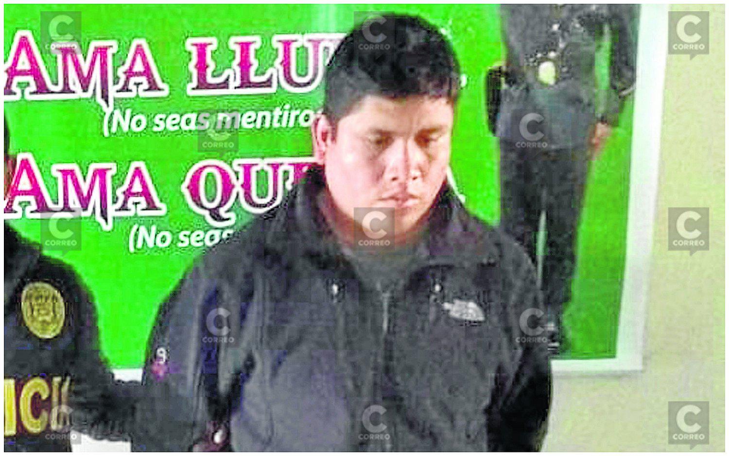 ​Suboficiales dejan su servicio para retener a negociantes y los detienen