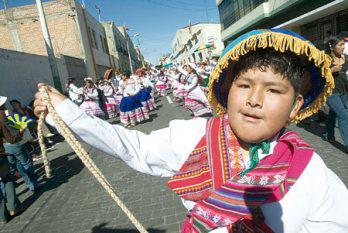 El folclore y tradición deslumbraron