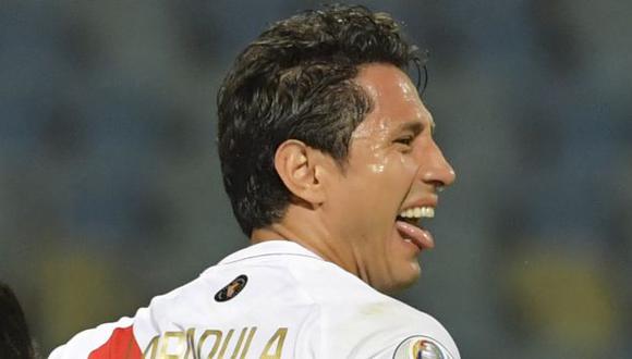 Gianluca Lapadula tiene 5 goles con camiseta de la selección peruana. (Foto: AFP)