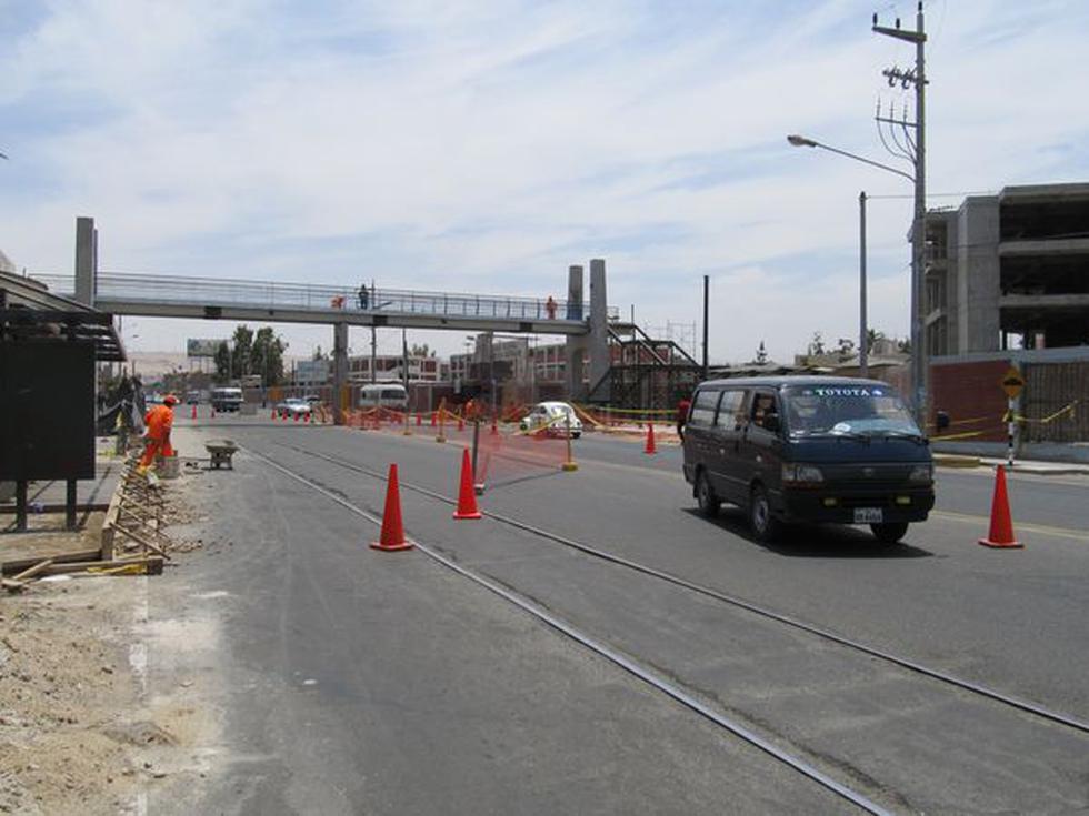 Puente de avenida Cusco sin rampas de acceso