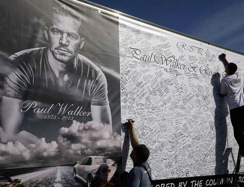 Miles de seguidores homenajean a Paul Walker en el lugar donde falleció (FOTOS)