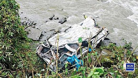 Profesora muere en caída de una combi al río Chogo en Áncash