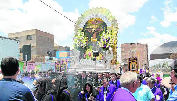 Cristo de Pachacamilla derrama bendiciones en Huancayo