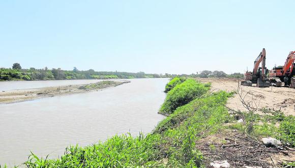Observan los trabajos de limpieza en el río Tumbes