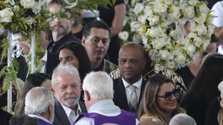 Lula rinde homenaje a Pelé en la capilla ardiente de Vila Belmiro