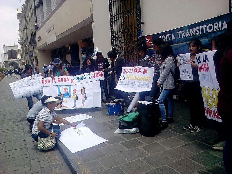 Alumnos UNSA en contra de pago por segunda carrera y suba de costos